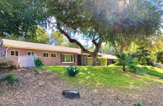 2510 Live Oak Park Road - Unit #4 - 2510 Live Oak Park Road, Fallbrook, CA 92028