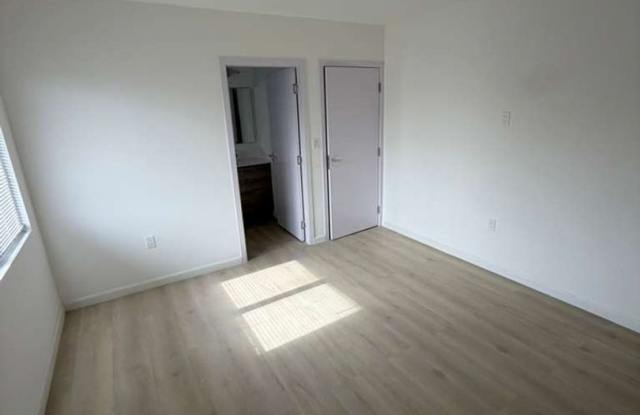 552 NW 7th Street