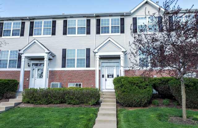 SPACIOUS 3 BEDROOM, 2.1 BATH TOWNHOME WITH ATTACHED GARAGE! photos photos