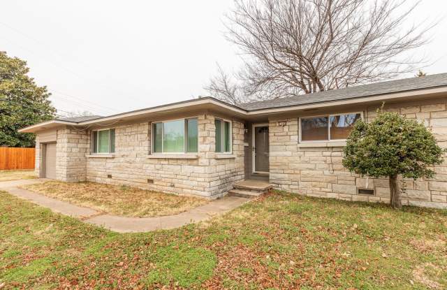 2 Bed / 1 Bath in Tulsa! - 1145 East 56th Street, Tulsa, OK 74105