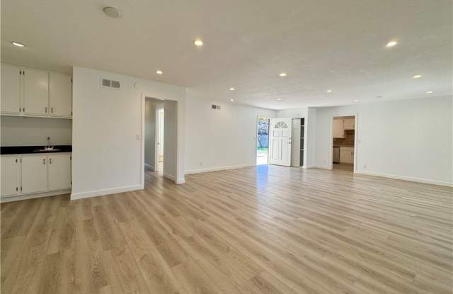 7243 Sale Avenue