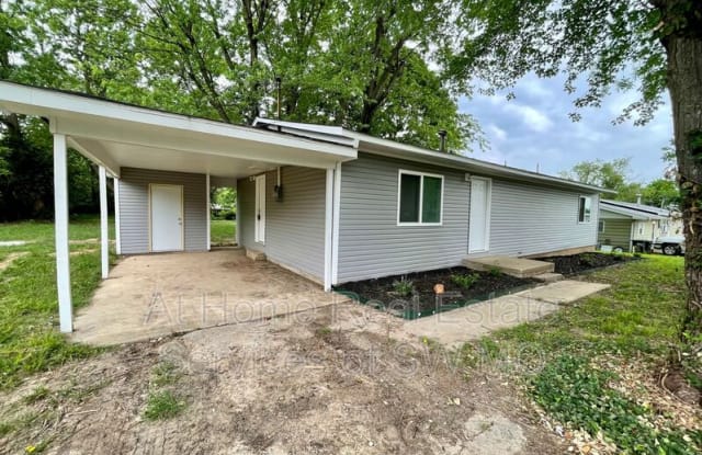 2843 N Kellet Ave - 2843 North Kellett Avenue, Springfield, MO 65803