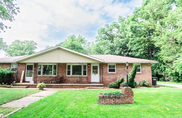 3 bed 1 bath Duplex in Portage