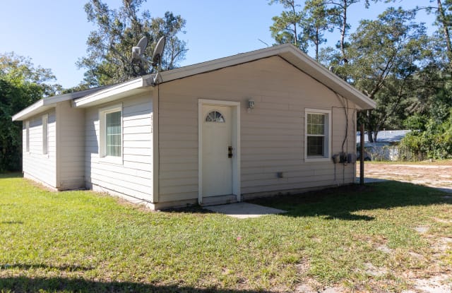 832 NW 39th Ave - 832 Northwest 39th Avenue, Gainesville, FL 32609