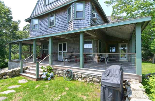 Stunning Victorian Winter Rental with Ocean Views!
