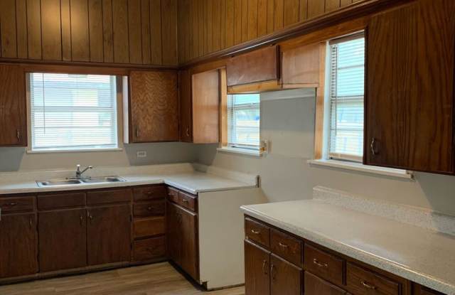 815 S Willow Street Sherman, TX 75090-8131