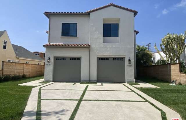 Photo of 1651 S Hayworth Ave