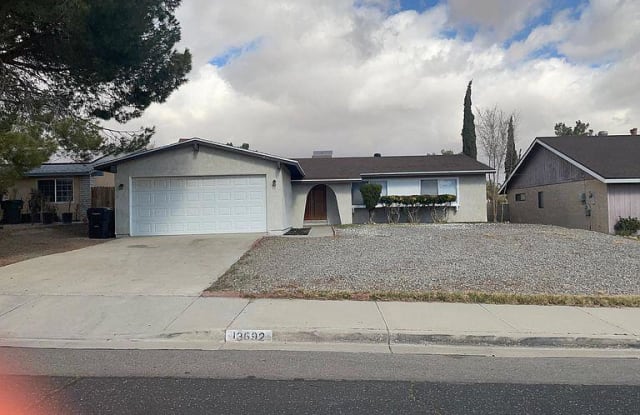 13692 Oakmont Dr - 13692 Oakmont Drive, Victorville, CA 92395