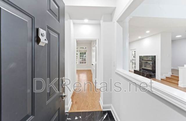 220 Renaissance Pkwy NE