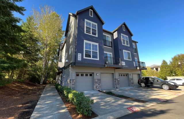 Photo of Private Ground Floor 1 Bed 1 Bath Hillsboro ~ No Carpet, W/D, and Parking - Convenient to PCC!