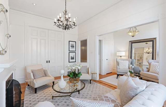 NEW! Stunning Pacific Heights Top-Floor Condo in Amazing Location w/ Parking – AMSI