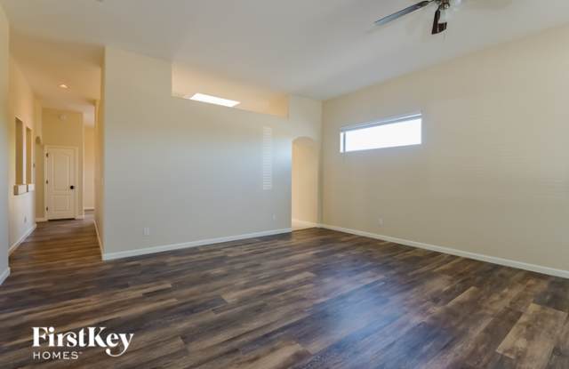 8503 North Sunny Rock Ridge Drive