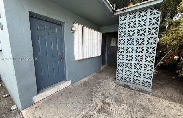 1960 NW Flagler Ter