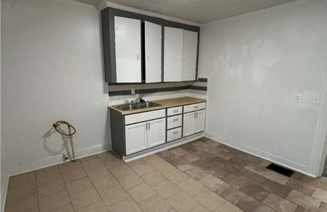 301 Weaver Street unit: 1