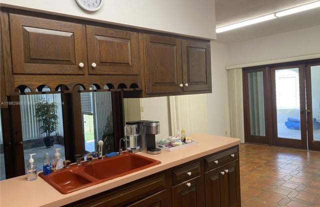 4450 S Jog Road, Greenacres, FL 33467