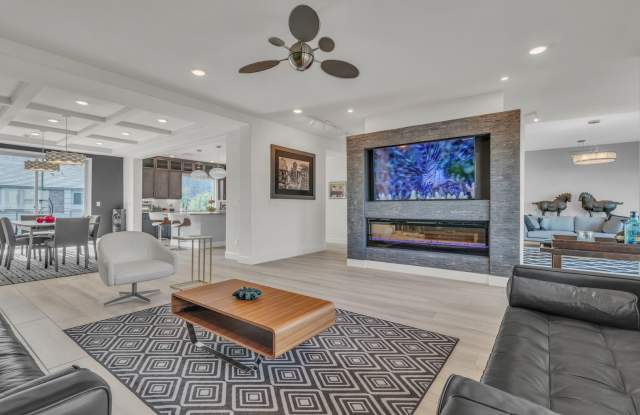 Las Vegas Luxury, Contemporary Furnished Home. Pool/Spa/Rooftop Deck w/Strip  Mountain Views. Must See