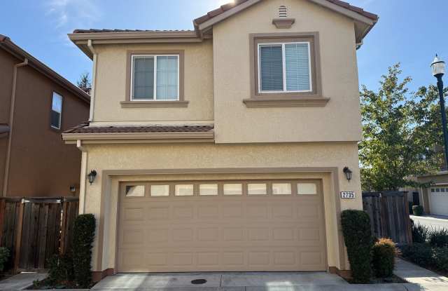 MODERN NEWER 3 BEDROOM 2 STORY FAIRFIELD *STAR RENTALS