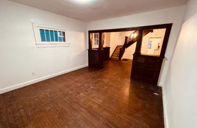 556 Oxford St