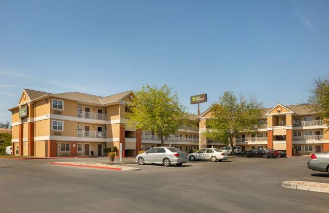 Bakersfield - California Avenue