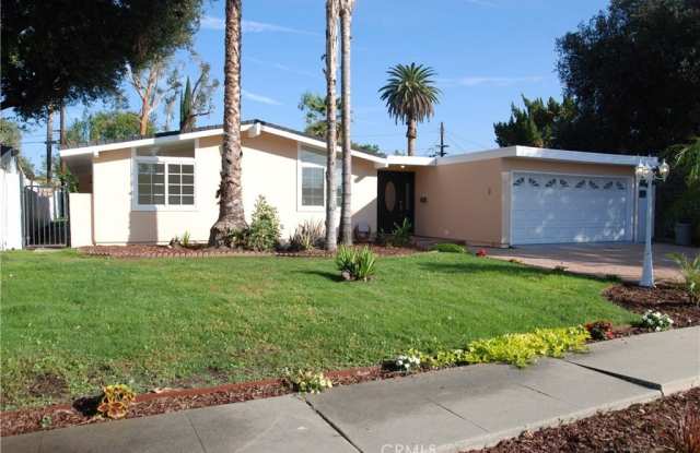 Photo of 6744 Cozycroft