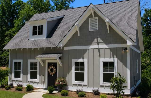 3 Bedroom Home with Fenced in Backyard!