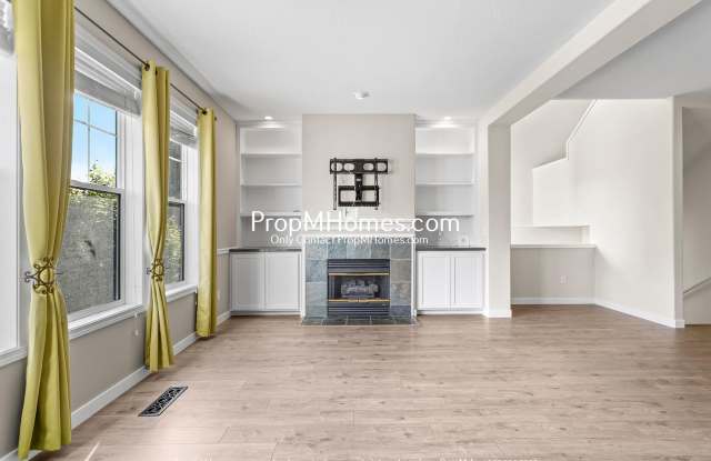 Photo of Spacious Townhome in SW Gresham - Where Urban Meets Rural!