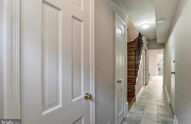 2531 QUEEN ANNES LANE NW