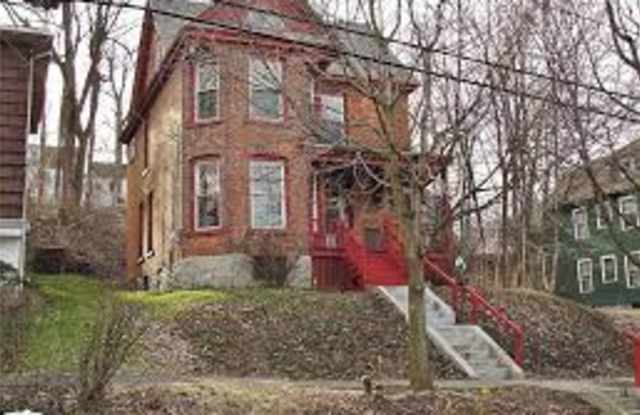 1014 Ackerman Ave