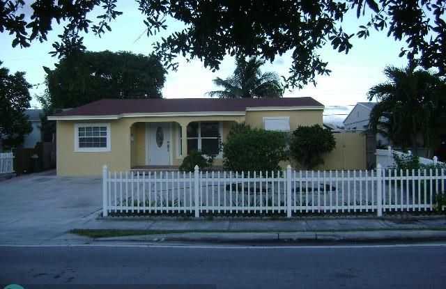 5440 NE 3rd Ave - 5440 Northeast 3rd Avenue, Oakland Park, FL 33334