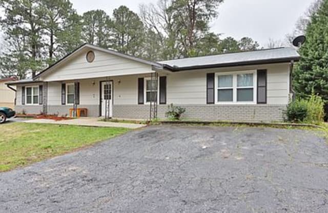 4648 Pine Tree Cir - 4648 Pine Tree Circle, Sugar Hill, GA 30518