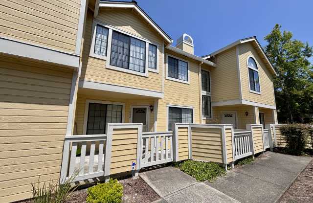 Photo of 1002 Devonwood - 1