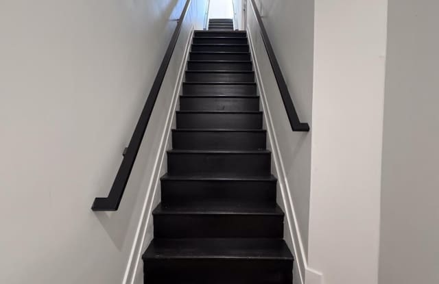 2440 CLIFFORD Street unit: 2