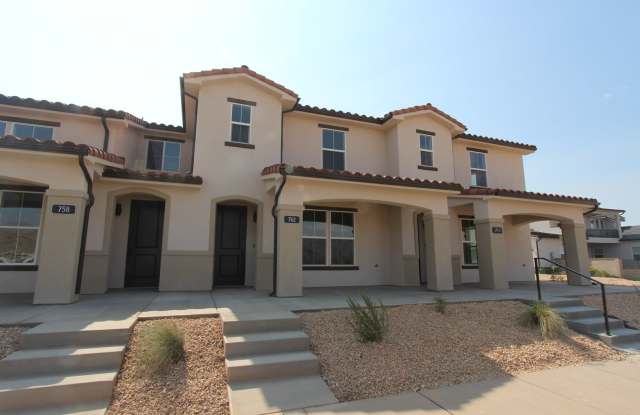 Desert Color - Walking distance to the Lagoon/Clubhouse POOL