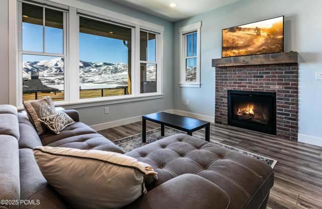 11901 N Shoreline Drive