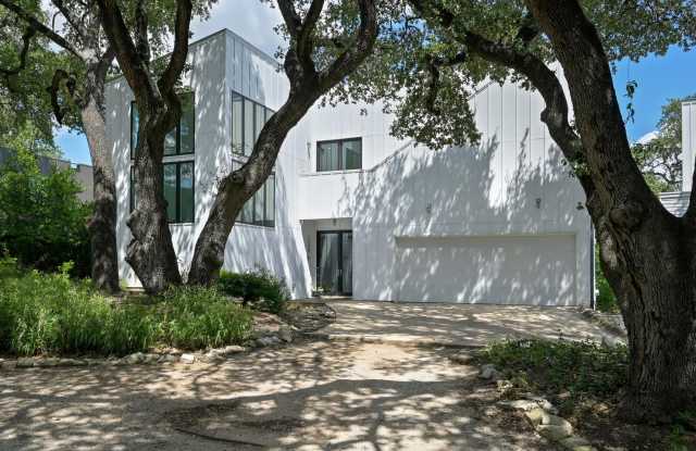 1208 Woodland Avenue