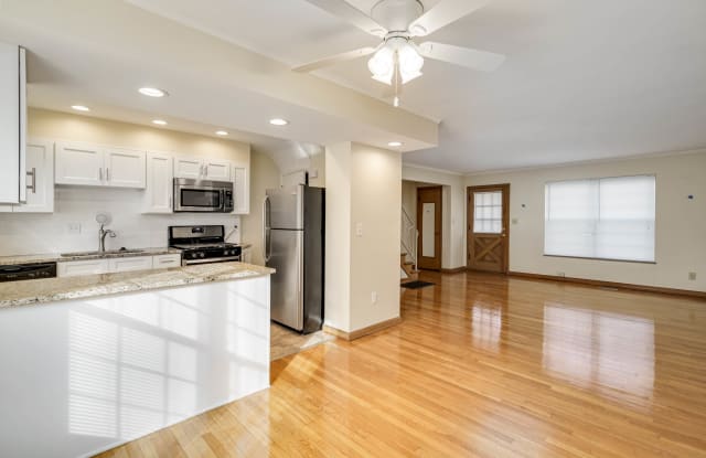 2073 Ridgeview Rd - 2073 Ridgeview Road, Upper Arlington, OH 43221