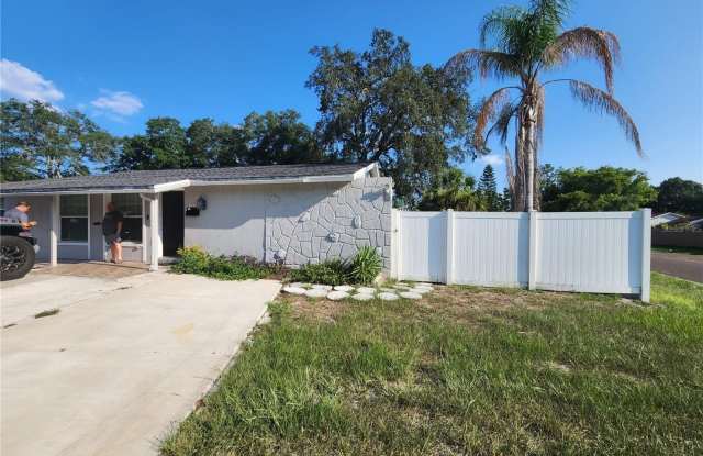 8518 WOODLAKE DRIVE