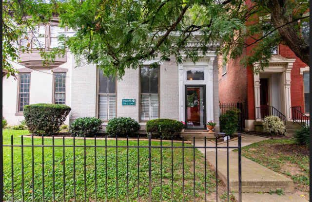 118 E Oak St #1
