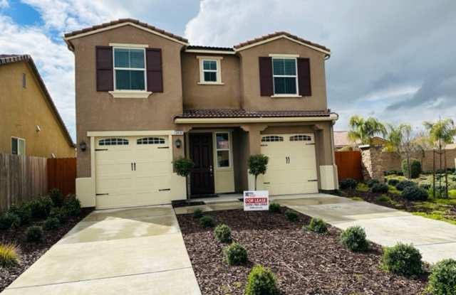 $2,450 Shaw  Locan, 4 bedroom - Lombard Ln, Clovis - Gated Community