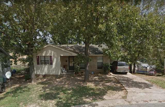 2202 N Berkley Dr