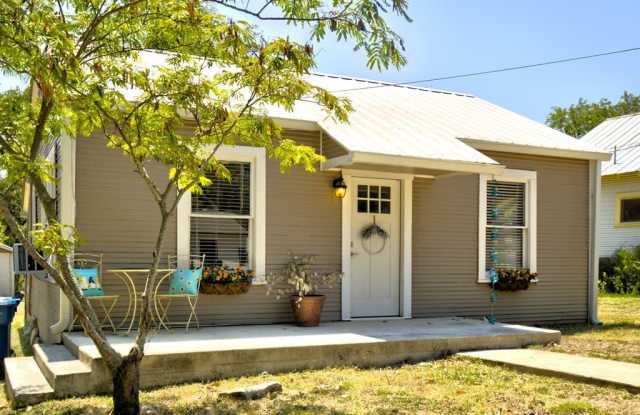 309 Lowry St