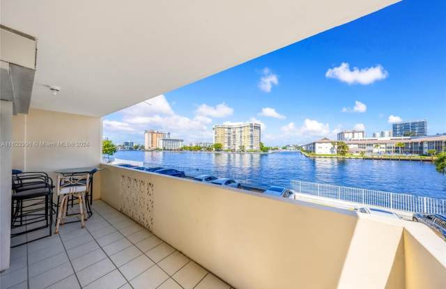 Photo of 1833 S Ocean Dr