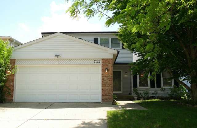 Photo of 711 Lakeside Drive N