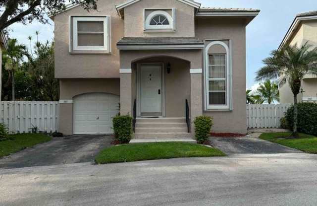 812 NW 98th Ave - 812 Northwest 98th Avenue, Plantation, FL 33324