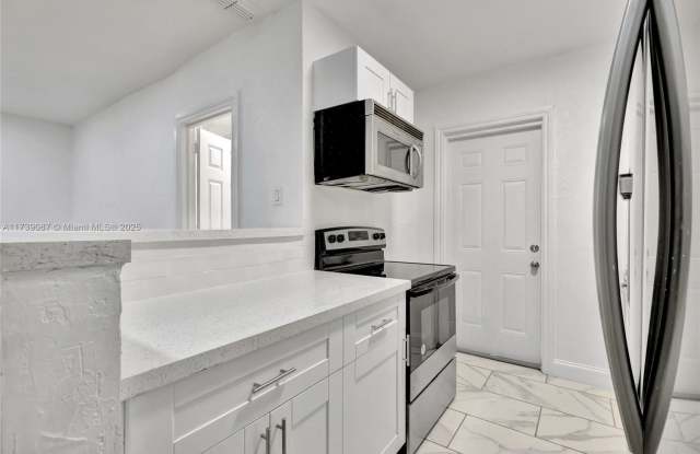 3032 Glenwood Road, West Palm Beach, FL 33405
