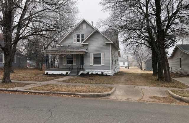 717 E 12th - 717 East 12th Avenue, Winfield, KS 67156