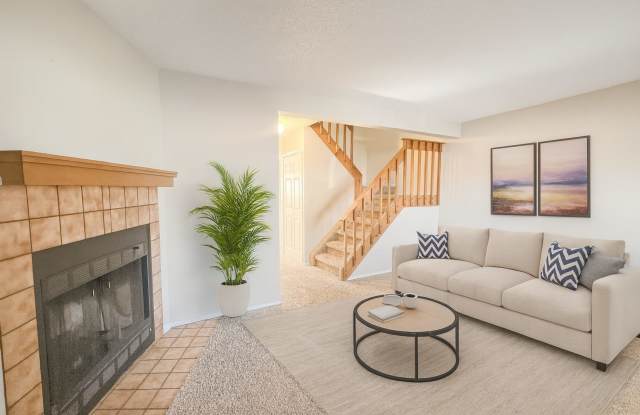 2 Bedroom Townhouse Located in Northeast Colorado Springs!