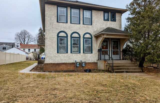 2104 Hartford Ave