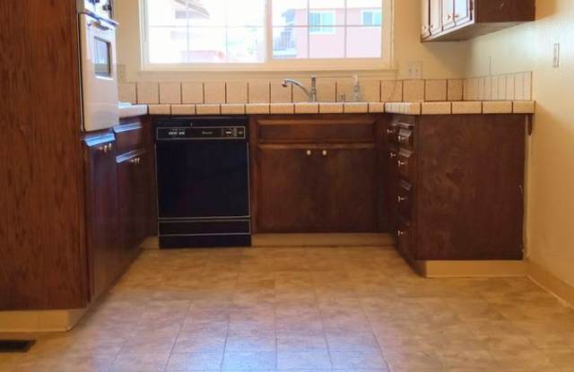 Photo of Charming 2bd Duplex With Private Yard  Garage