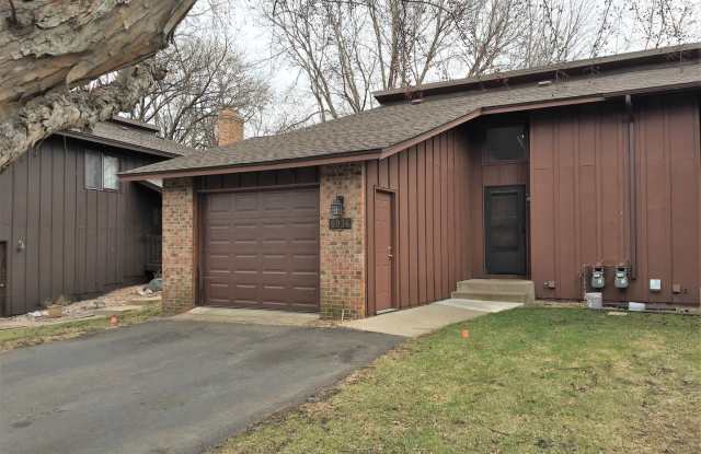 Photo of 2 Br / 1 Ba TH w/ 1-Car Garage in Brooklyn Center!